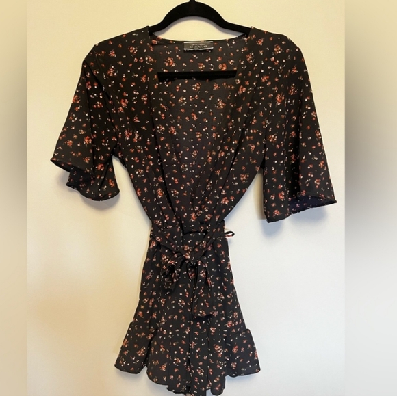 2/$30 Floral Flowy Romper - Picture 3 of 8